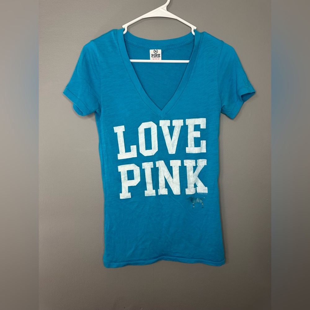 2000s LOVE PINK Blue V-Neck Graphic women’s Tee